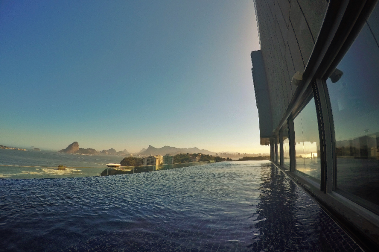 H NITERÓI HOTEL: HOSPEDAGEM COM VISTA DESLUMBRANTE