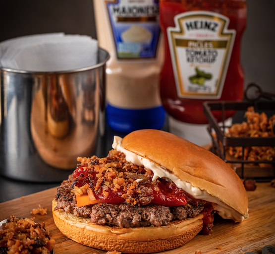 FRANCISCO LANÇA HAMBURGUER EM PARCERIA COM A HEINZ