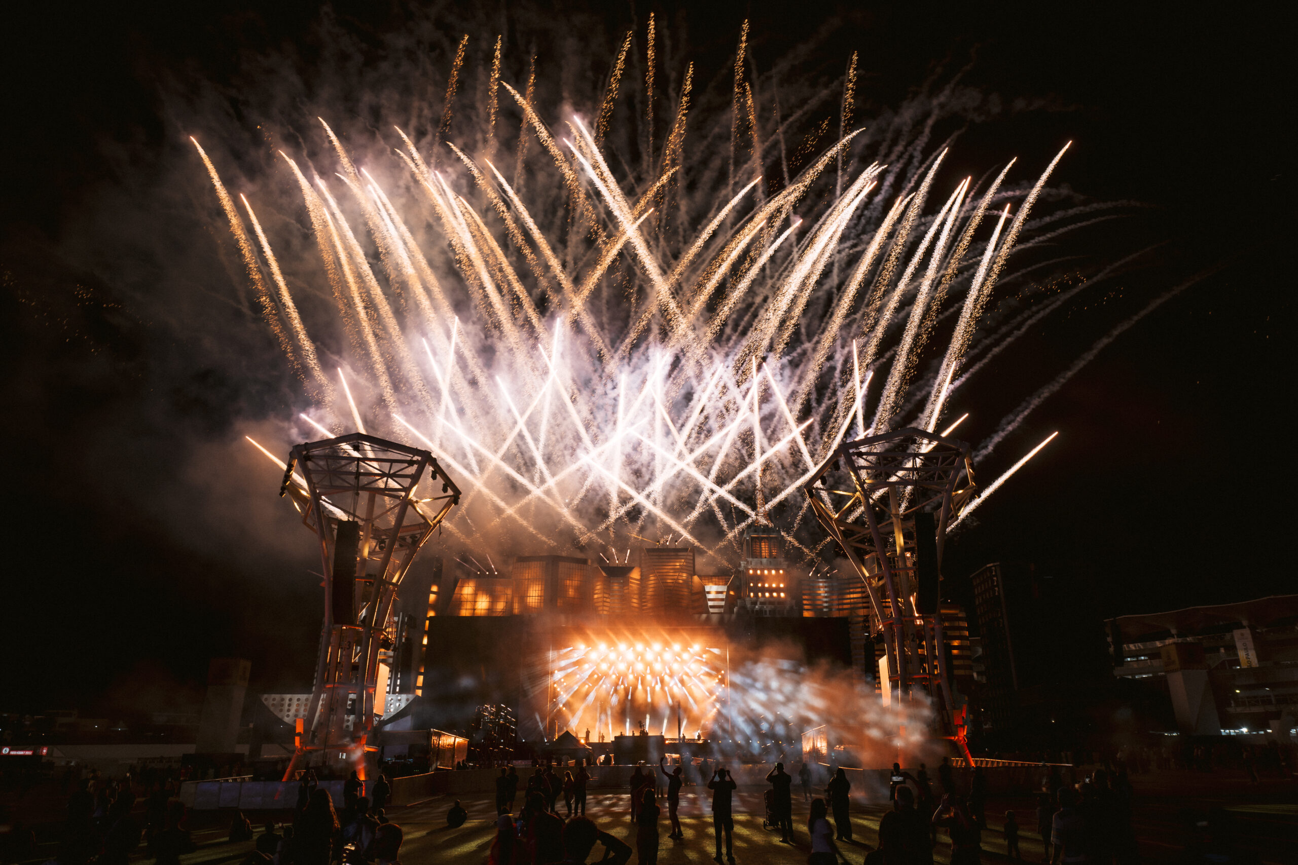 A dois dias da abertura dos portões do The Town, evento teste aquece Cidade da Música, encanta convidados e dá uma prévia da festa que vem pela frente