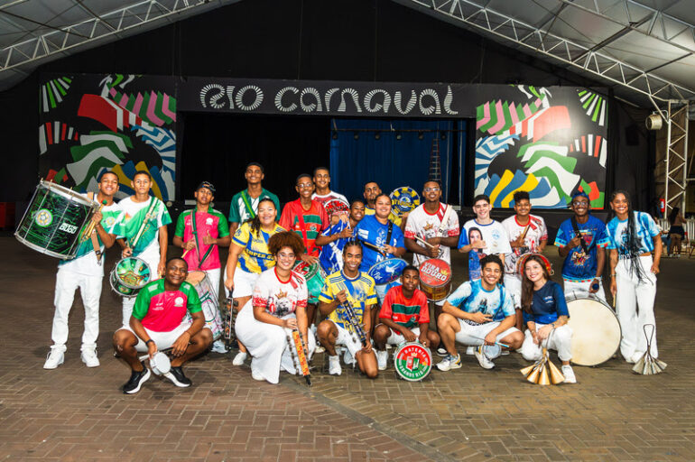 Hino nacional ganha batucada e sotaque carioca na final do Rio Open 2026